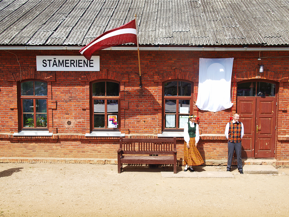 2013.06.15. VAS « Latvijas Dzelzceļš » ar unikālu pasākumu «Dziesmu un Deju svētku ekspresis» ieskandināja XXV Vispārējos latviešu dziesmu un XV Deju svētkus.