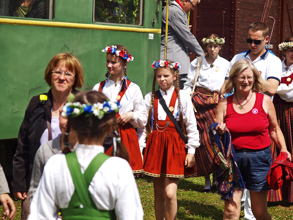 2013.06.15. VAS « Latvijas Dzelzceļš » ar unikālu pasākumu «Dziesmu un Deju svētku ekspresis» ieskandināja XXV Vispārējos latviešu dziesmu un XV Deju svētkus.