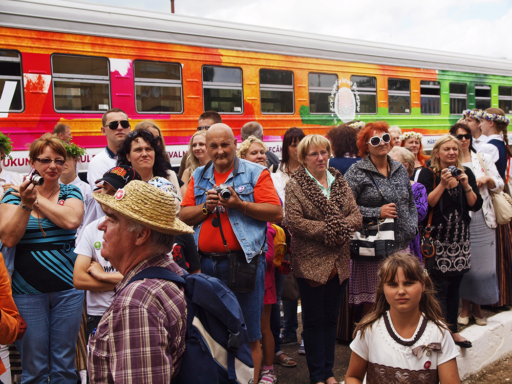 2013.06.15. VAS « Latvijas Dzelzceļš » ar unikālu pasākumu «Dziesmu un Deju svētku ekspresis» ieskandināja XXV Vispārējos latviešu dziesmu un XV Deju svētkus.