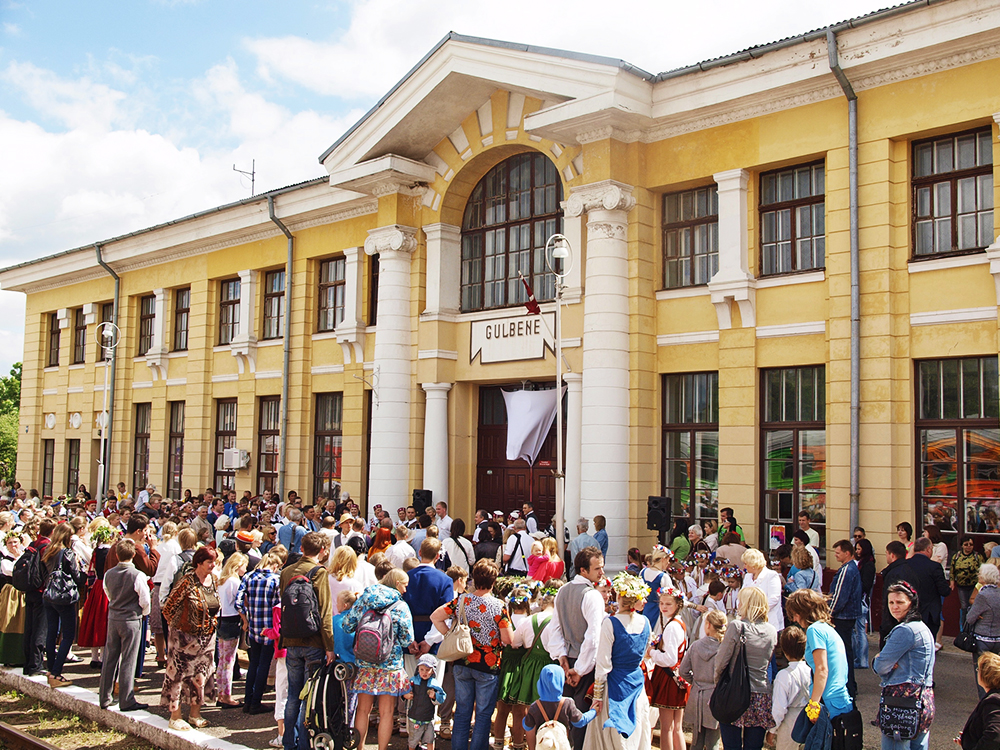 2013.06.15. VAS « Latvijas Dzelzceļš » ar unikālu pasākumu «Dziesmu un Deju svētku ekspresis» ieskandināja XXV Vispārējos latviešu dziesmu un XV Deju svētkus.