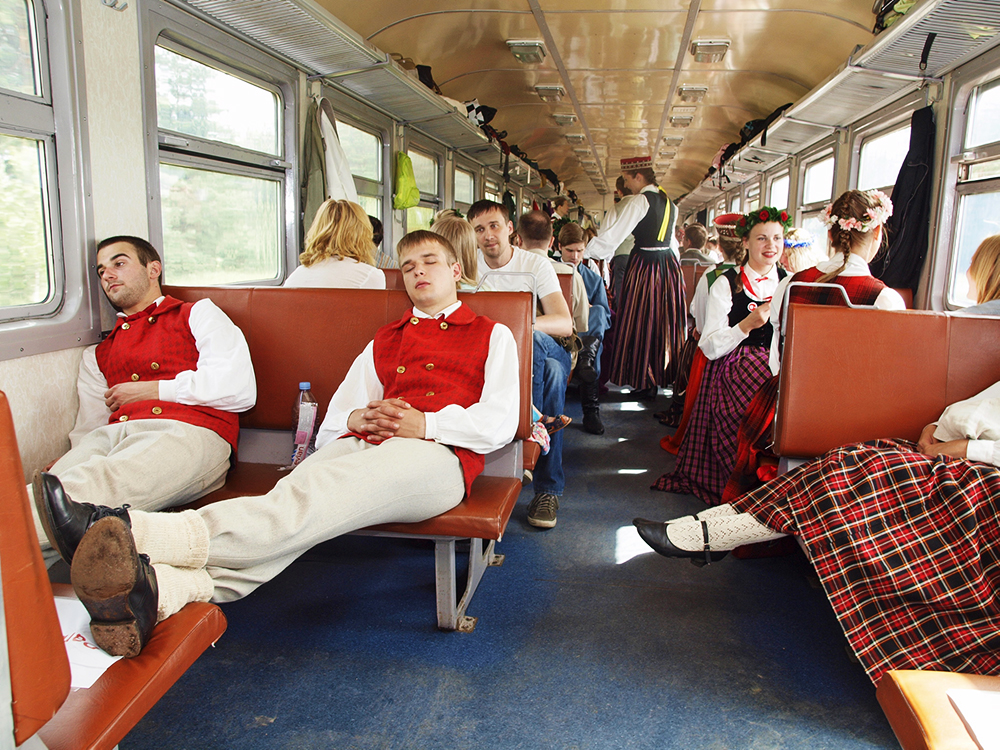 2013.06.15. VAS « Latvijas Dzelzceļš » ar unikālu pasākumu «Dziesmu un Deju svētku ekspresis» ieskandināja XXV Vispārējos latviešu dziesmu un XV Deju svētkus.
