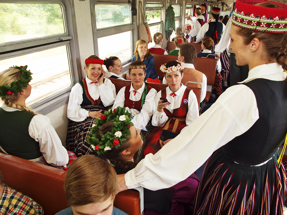 2013.06.15. VAS « Latvijas Dzelzceļš » ar unikālu pasākumu «Dziesmu un Deju svētku ekspresis» ieskandināja XXV Vispārējos latviešu dziesmu un XV Deju svētkus.