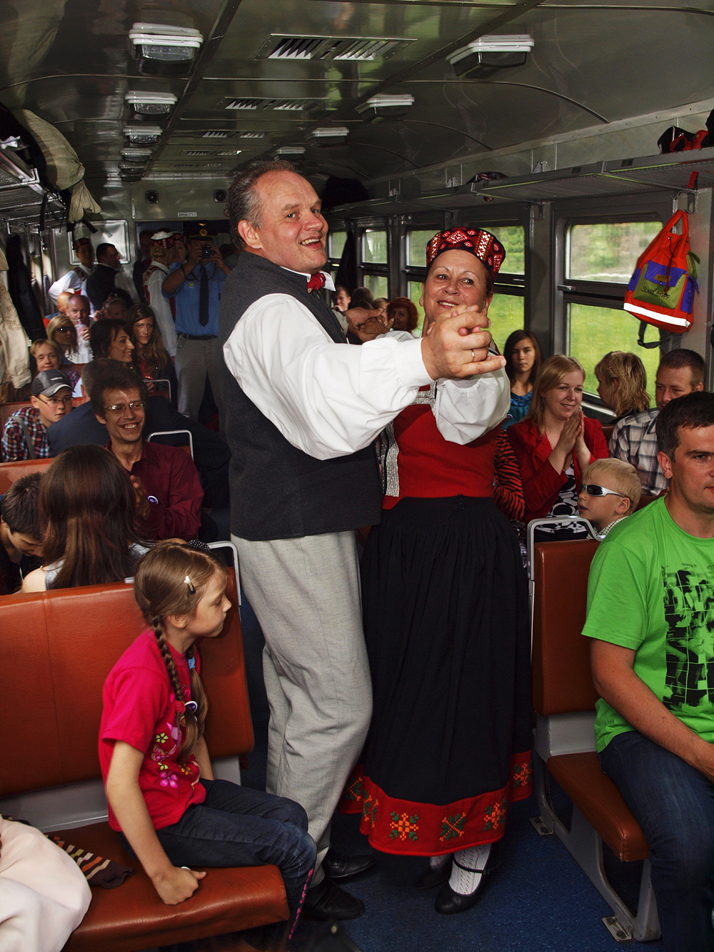 2013.06.15. VAS « Latvijas Dzelzceļš » ar unikālu pasākumu «Dziesmu un Deju svētku ekspresis» ieskandināja XXV Vispārējos latviešu dziesmu un XV Deju svētkus.