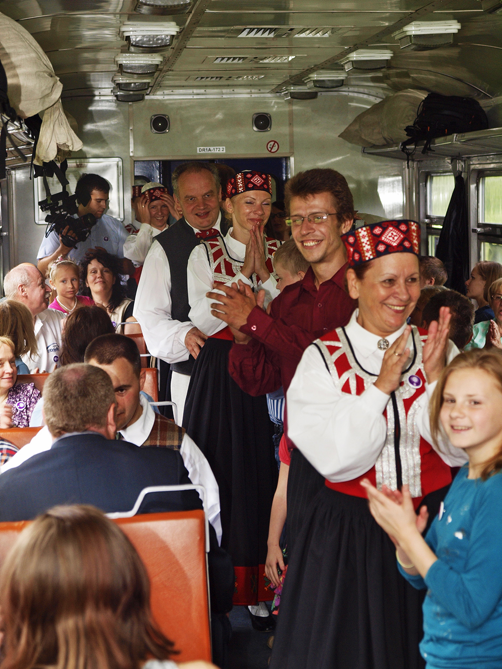 2013.06.15. VAS « Latvijas Dzelzceļš » ar unikālu pasākumu «Dziesmu un Deju svētku ekspresis» ieskandināja XXV Vispārējos latviešu dziesmu un XV Deju svētkus.