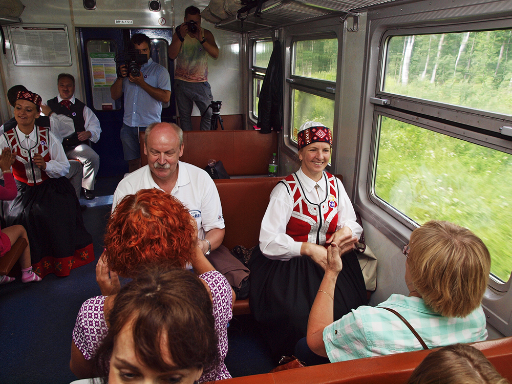 2013.06.15. VAS « Latvijas Dzelzceļš » ar unikālu pasākumu «Dziesmu un Deju svētku ekspresis» ieskandināja XXV Vispārējos latviešu dziesmu un XV Deju svētkus.