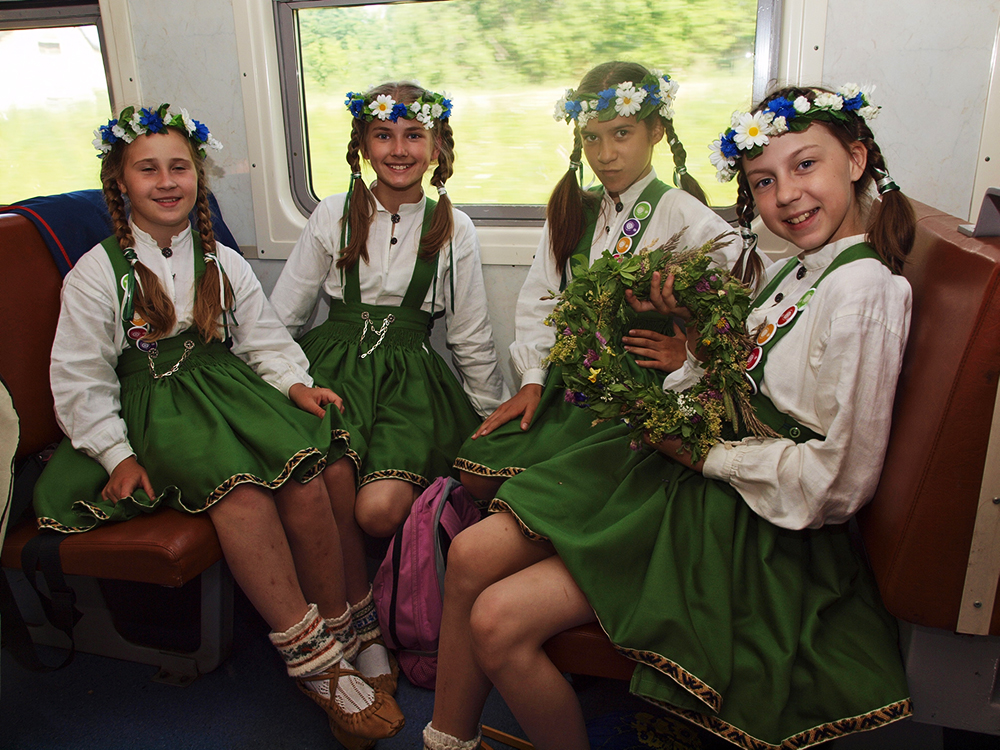 2013.06.15. VAS « Latvijas Dzelzceļš » ar unikālu pasākumu «Dziesmu un Deju svētku ekspresis» ieskandināja XXV Vispārējos latviešu dziesmu un XV Deju svētkus.