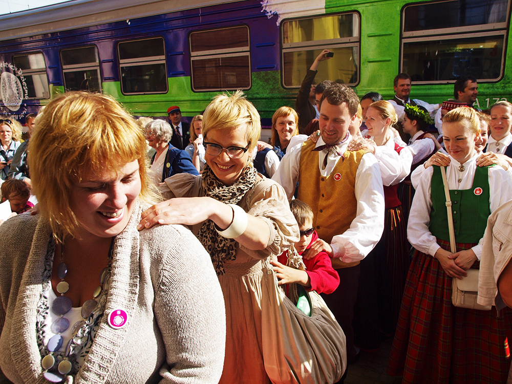 2013.06.15. VAS « Latvijas Dzelzceļš » ar unikālu pasākumu «Dziesmu un Deju svētku ekspresis» ieskandināja XXV Vispārējos latviešu dziesmu un XV Deju svētkus.