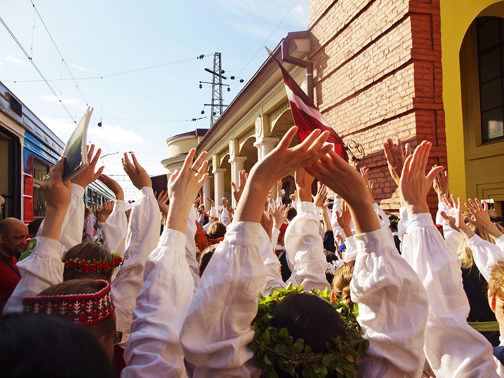 2013.06.15. VAS « Latvijas Dzelzceļš » ar unikālu pasākumu «Dziesmu un Deju svētku ekspresis» ieskandināja XXV Vispārējos latviešu dziesmu un XV Deju svētkus.