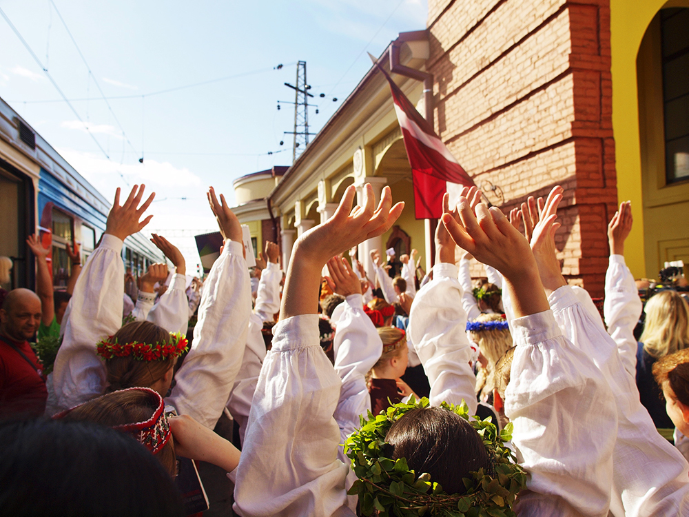 2013.06.15. VAS « Latvijas Dzelzceļš » ar unikālu pasākumu «Dziesmu un Deju svētku ekspresis» ieskandināja XXV Vispārējos latviešu dziesmu un XV Deju svētkus.