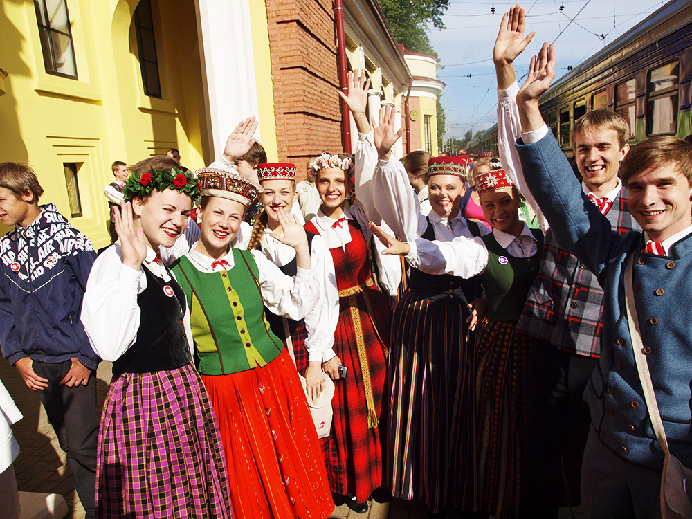 2013.06.15. VAS « Latvijas Dzelzceļš » ar unikālu pasākumu «Dziesmu un Deju svētku ekspresis» ieskandināja XXV Vispārējos latviešu dziesmu un XV Deju svētkus.