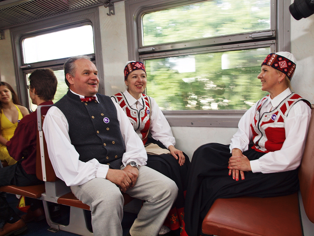 2013.06.15. VAS « Latvijas Dzelzceļš » ar unikālu pasākumu «Dziesmu un Deju svētku ekspresis» ieskandināja XXV Vispārējos latviešu dziesmu un XV Deju svētkus.