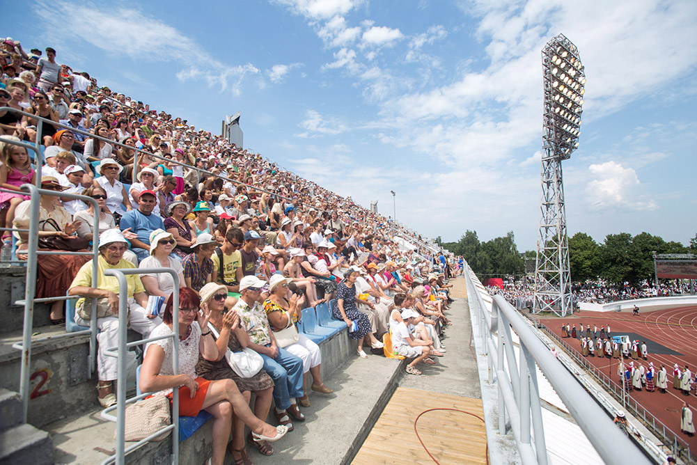 2013.07.05. XXV Vispārējie latviešu Dziesmu un XV Deju svētki, Deju lieluzvedums Tēvu laipas 1.koncerts stadionā Daugava