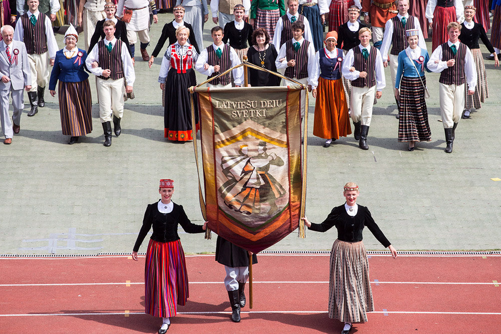 2013.07.05. XXV Vispārējie latviešu Dziesmu un XV Deju svētki, Deju lieluzvedums Tēvu laipas 1.koncerts stadionā Daugava