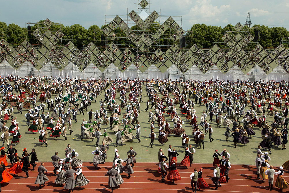 2013.07.05. XXV Vispārējie latviešu Dziesmu un XV Deju svētki, Deju lieluzvedums Tēvu laipas 1.koncerts stadionā Daugava