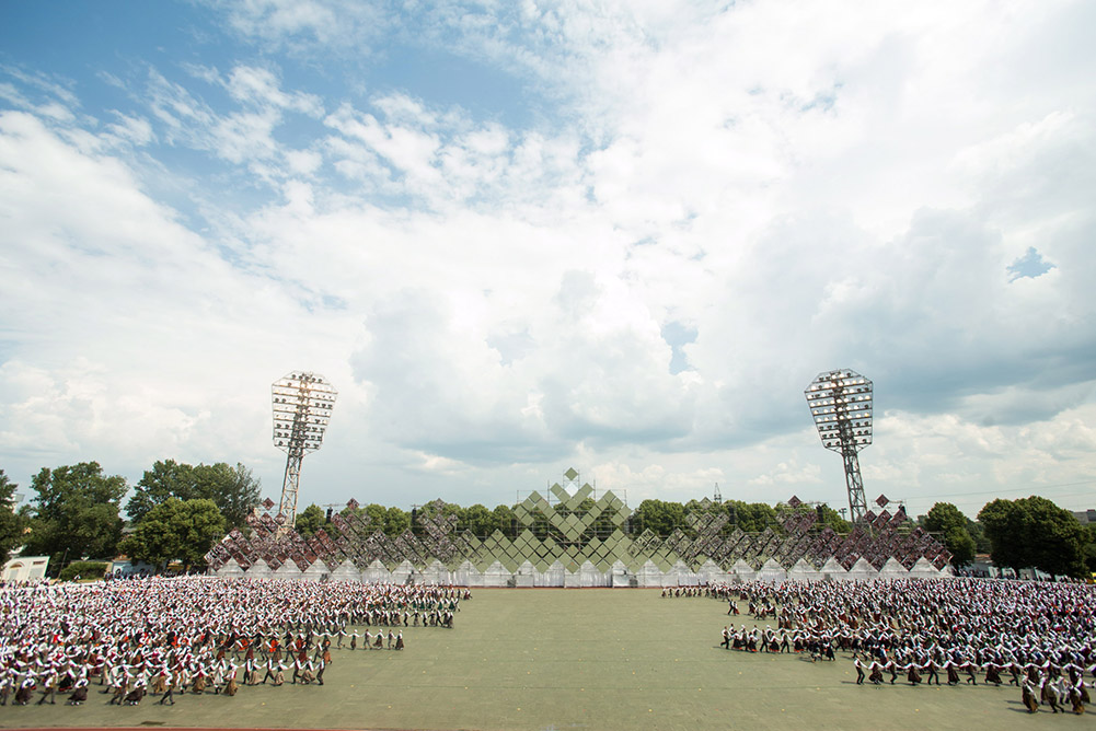 2013.07.05. XXV Vispārējie latviešu Dziesmu un XV Deju svētki, Deju lieluzvedums Tēvu laipas 1.koncerts stadionā Daugava
