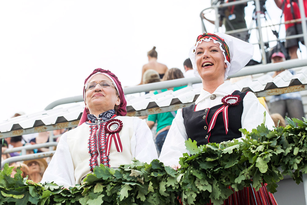 2013.07.05. XXV Vispārējie latviešu Dziesmu un XV Deju svētki, Deju lieluzvedums Tēvu laipas 1.koncerts stadionā Daugava
