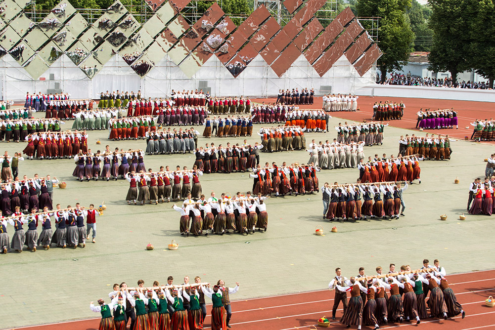 2013.07.05. XXV Vispārējie latviešu Dziesmu un XV Deju svētki, Deju lieluzvedums Tēvu laipas 1.koncerts stadionā Daugava