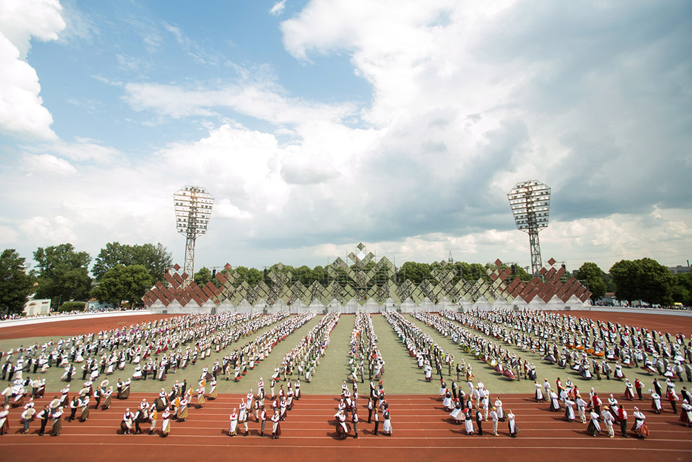 2013.07.05. XXV Vispārējie latviešu Dziesmu un XV Deju svētki, Deju lieluzvedums Tēvu laipas 1.koncerts stadionā Daugava