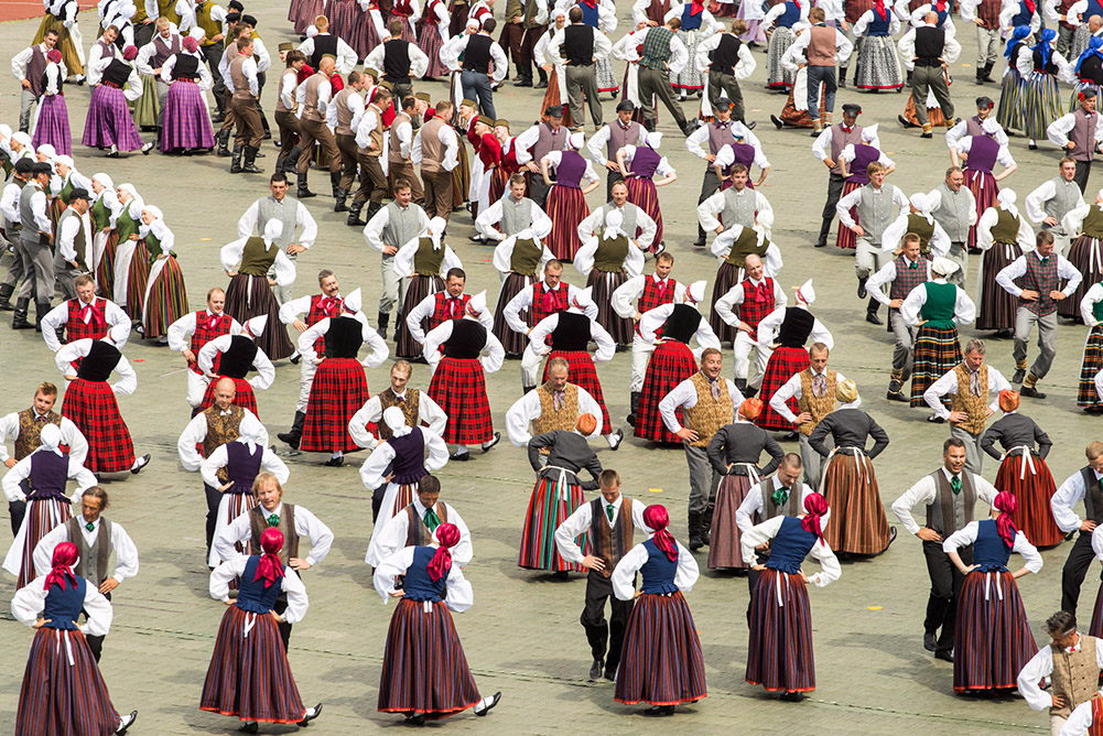 2013.07.05. XXV Vispārējie latviešu Dziesmu un XV Deju svētki, Deju lieluzvedums Tēvu laipas 1.koncerts stadionā Daugava