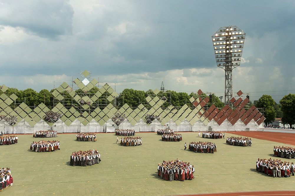 2013.07.05. XXV Vispārējie latviešu Dziesmu un XV Deju svētki, Deju lieluzvedums Tēvu laipas 1.koncerts stadionā Daugava