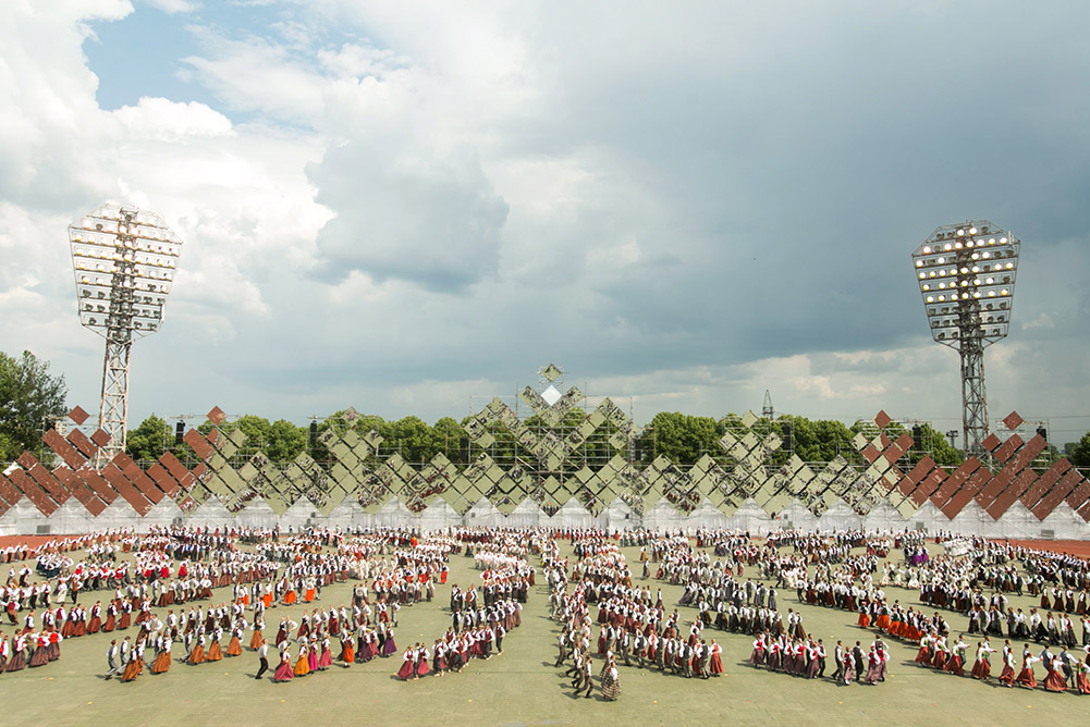2013.07.05. XXV Vispārējie latviešu Dziesmu un XV Deju svētki, Deju lieluzvedums Tēvu laipas 1.koncerts stadionā Daugava