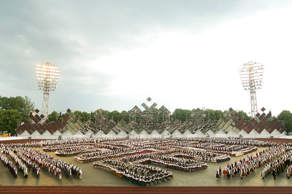 2013.07.05. XXV Vispārējie latviešu Dziesmu un XV Deju svētki, Deju lieluzvedums Tēvu laipas 1.koncerts stadionā Daugava