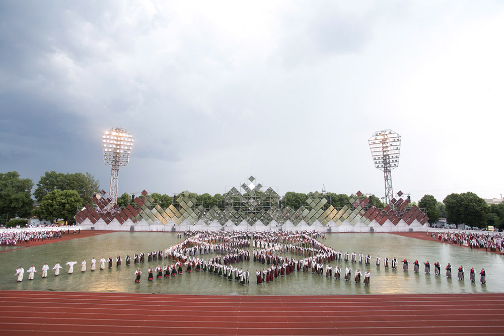 2013.07.05. XXV Vispārējie latviešu Dziesmu un XV Deju svētki, Deju lieluzvedums Tēvu laipas 1.koncerts stadionā Daugava