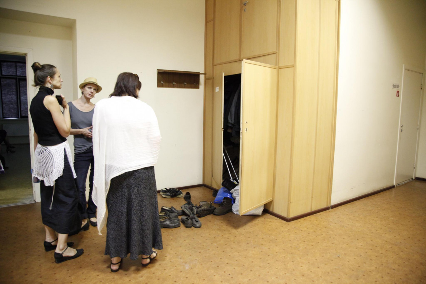 Rīgas psihiatrijas un narkoloģijas centrā atklāta izstāde "Urbānie pilsētstāsti. Sarkandaugava. Dārzs."