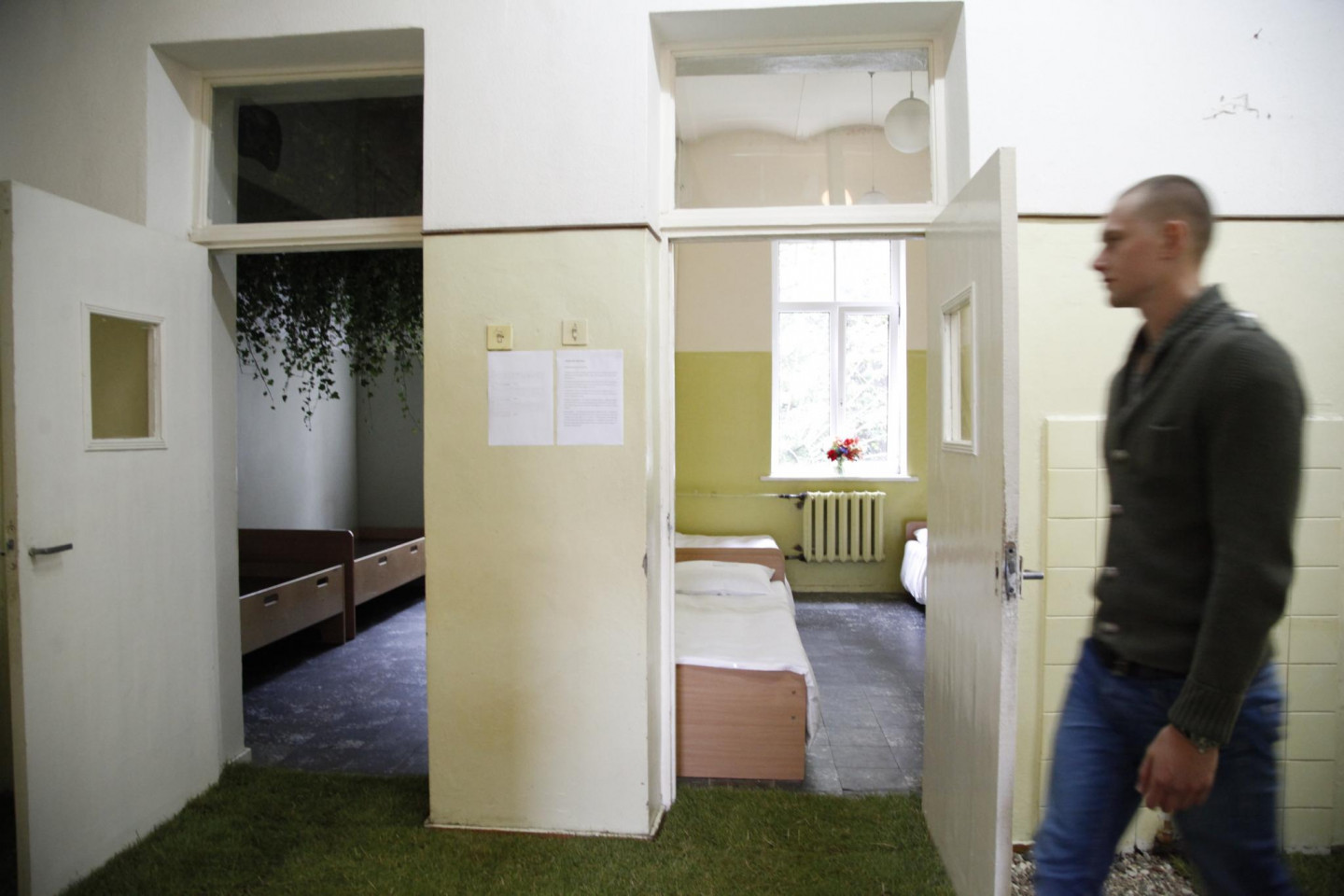 Rīgas psihiatrijas un narkoloģijas centrā atklāta izstāde "Urbānie pilsētstāsti. Sarkandaugava. Dārzs."