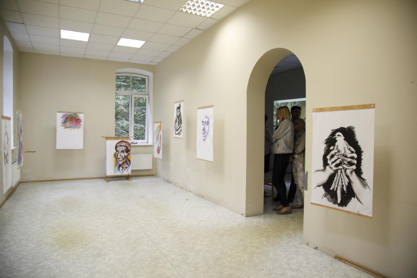 Rīgas psihiatrijas un narkoloģijas centrā atklāta izstāde "Urbānie pilsētstāsti. Sarkandaugava. Dārzs."