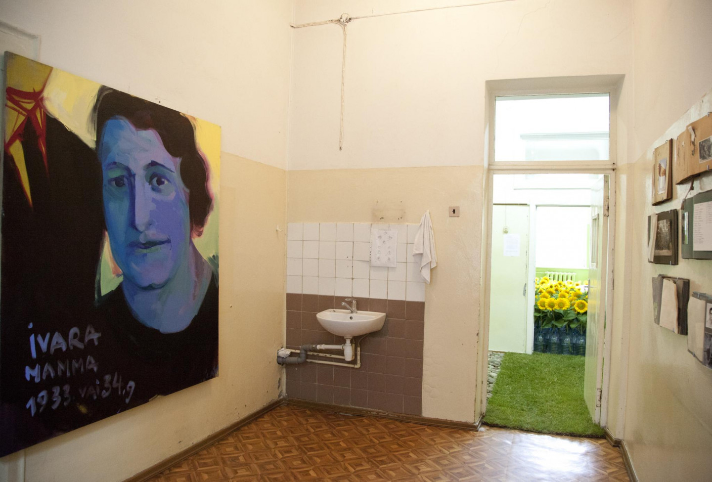 Rīgas psihiatrijas un narkoloģijas centrā atklāta izstāde "Urbānie pilsētstāsti. Sarkandaugava. Dārzs."