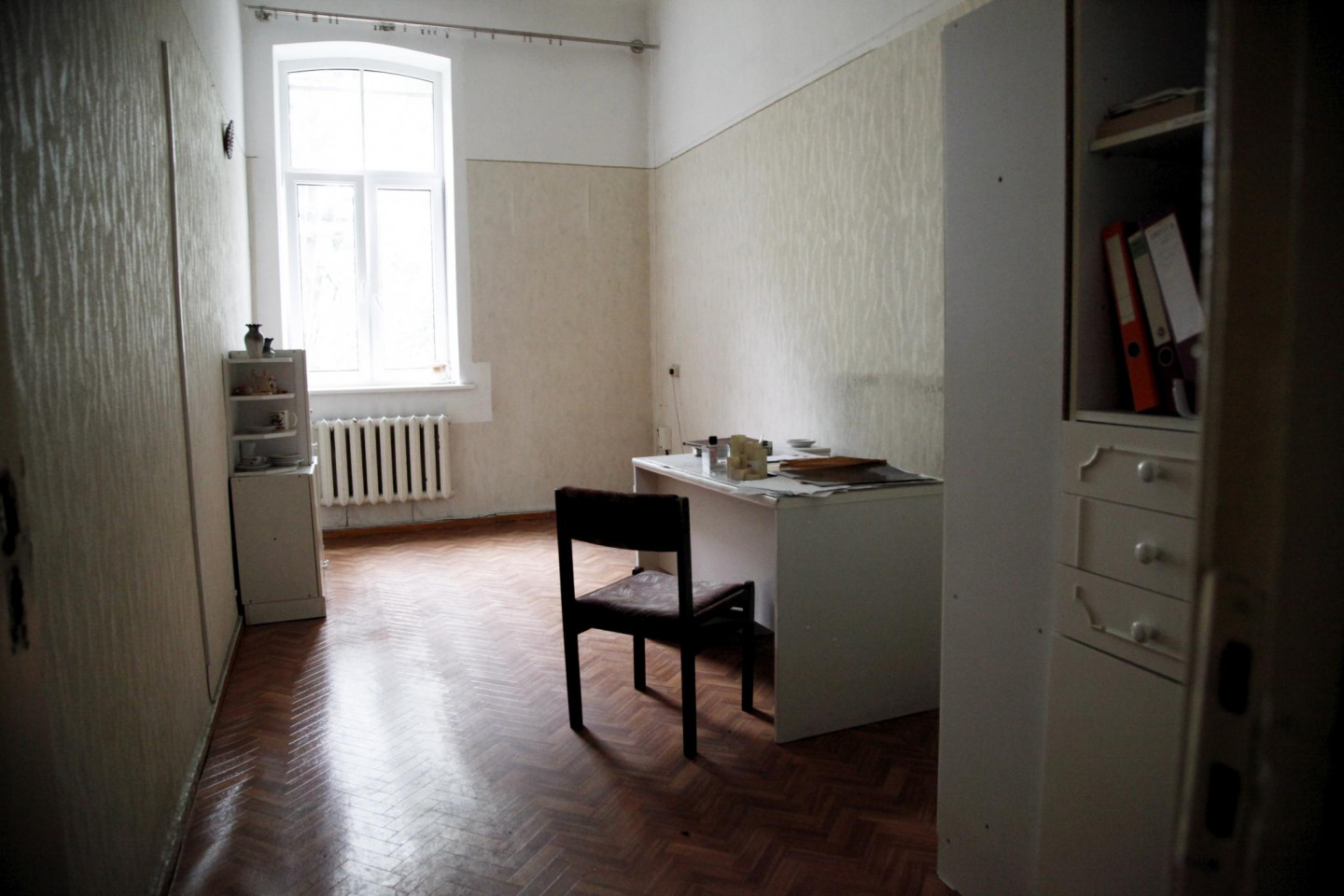 Rīgas psihiatrijas un narkoloģijas centrā atklāta izstāde "Urbānie pilsētstāsti. Sarkandaugava. Dārzs."