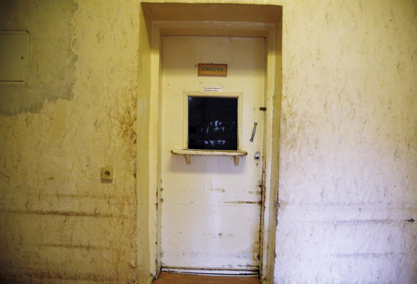 Rīgas psihiatrijas un narkoloģijas centrā atklāta izstāde "Urbānie pilsētstāsti. Sarkandaugava. Dārzs."