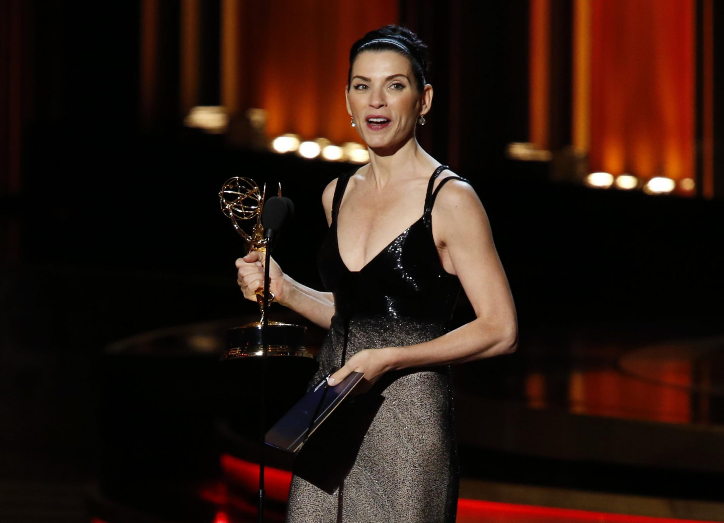 Ar 10 miljoniem dolāru var lepoties seriāla "The Good Wife" vadošā aktrise Džulianna Margilesa.