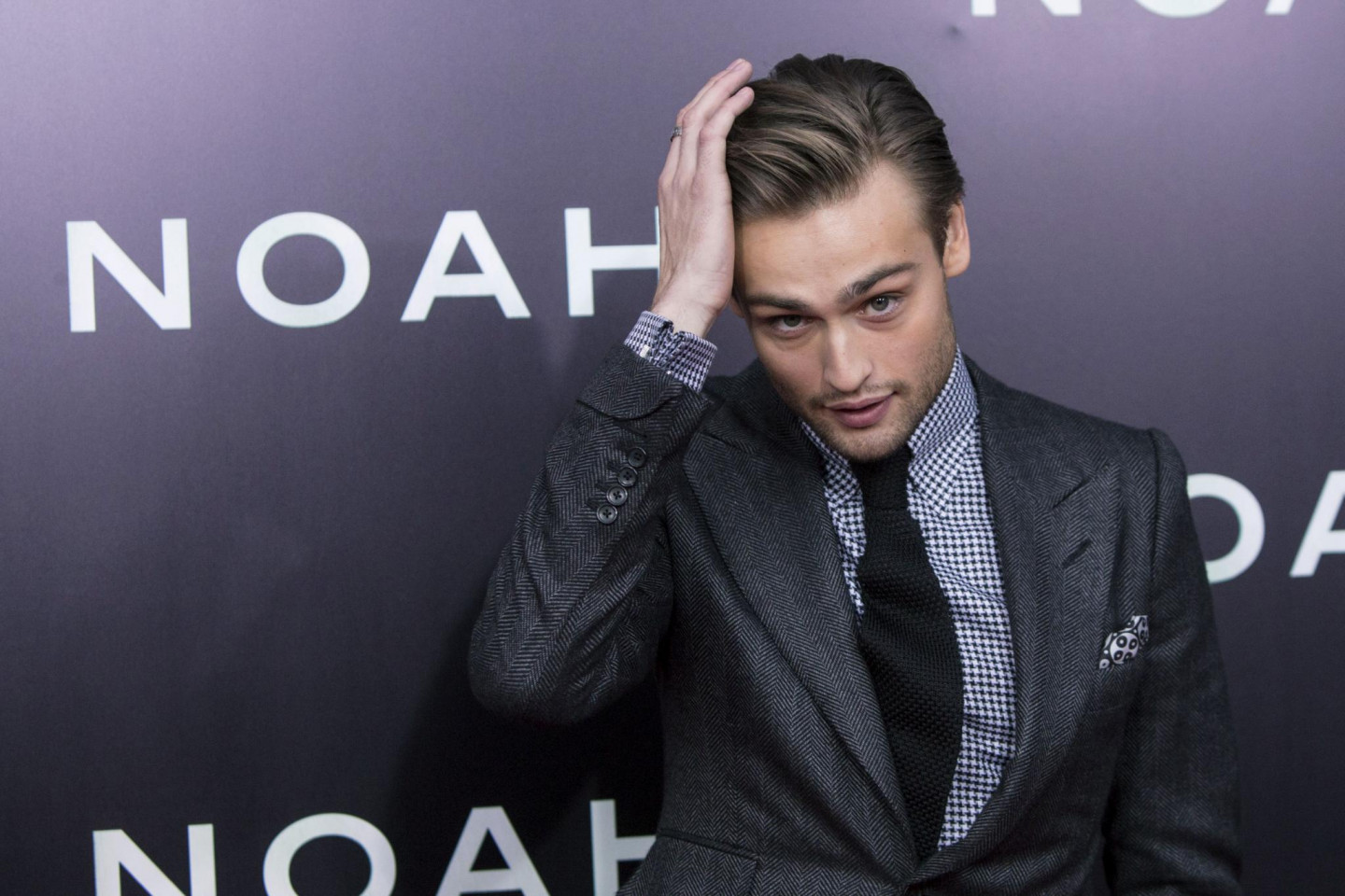 8. Aktieris Duglass Būts