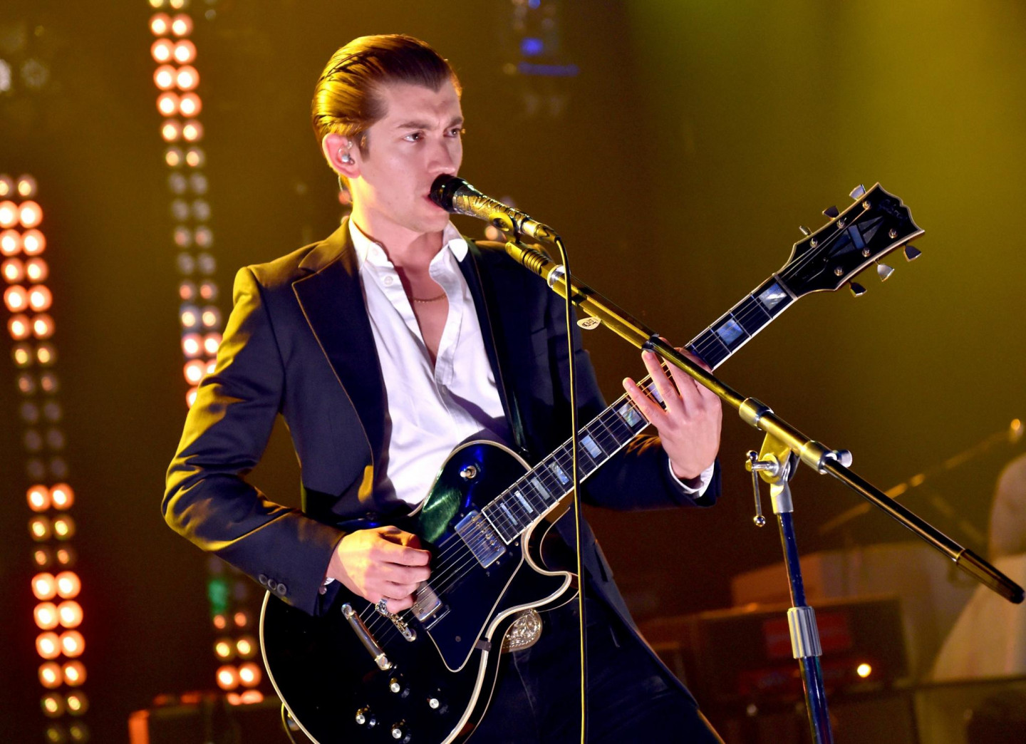 4. Grupas "The Arctic Monkeys" solists Alekss Tērners