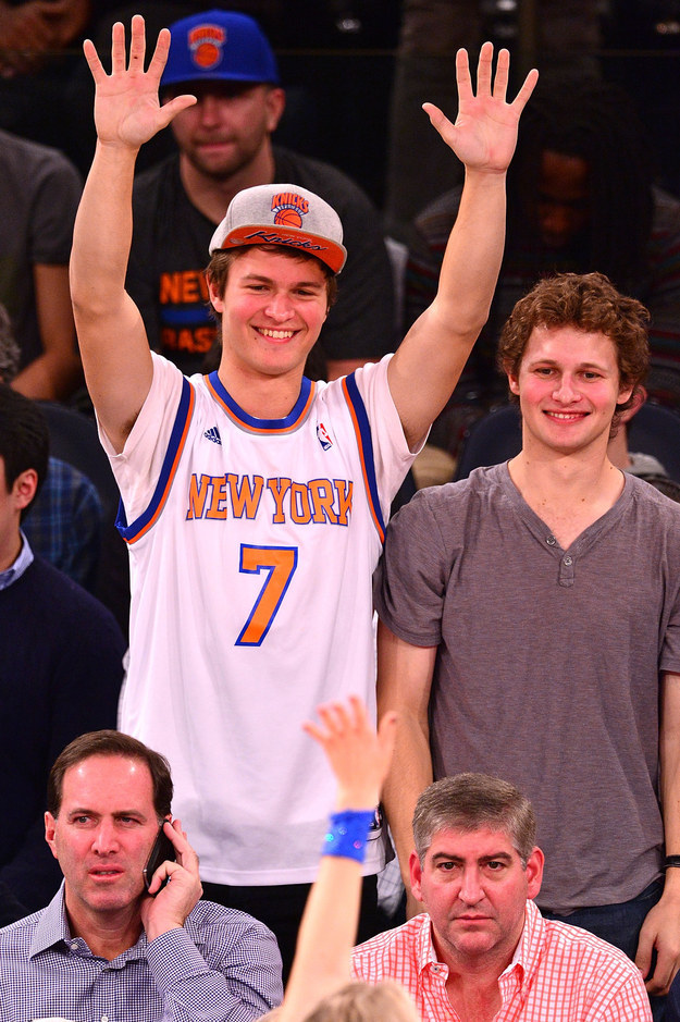 Aktieris Ansels Elgorts un viņa brālis Varens