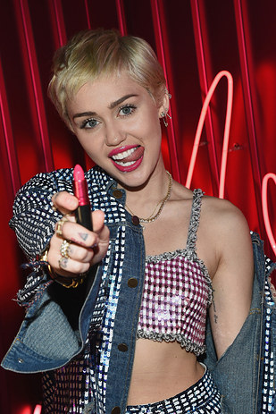 TAGAD: Ļoti īsi vēderu atklājoši "topiņi"