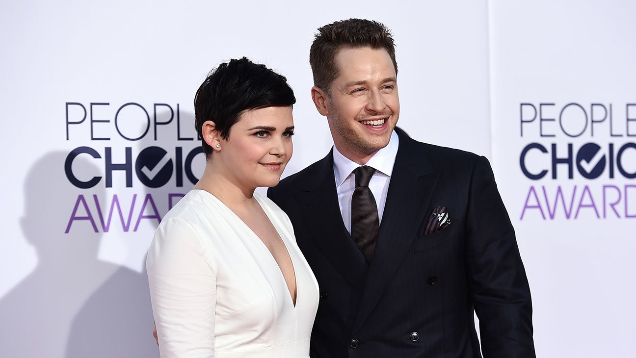 Ginifera Gudvina(36) un Džošs Dallass(33) satikās populārā seriāla "The Once Upon a Time" uzņemšanas laukumā un ir precēti vien kopš 2014.gada beigām.