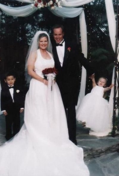 Slidenas grīdas un krītoši bērni ir sava veida kāzu tradīcija