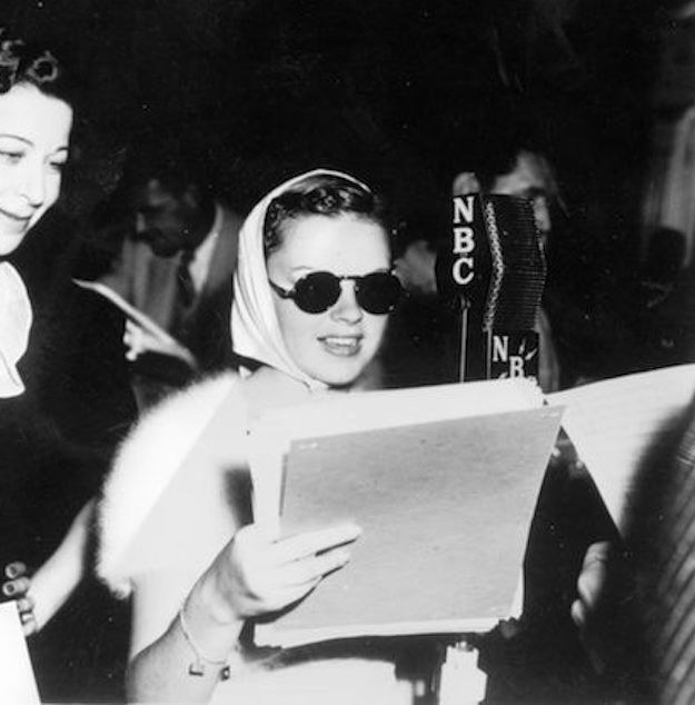 Saulesbrilles ar apaļiem stikliem