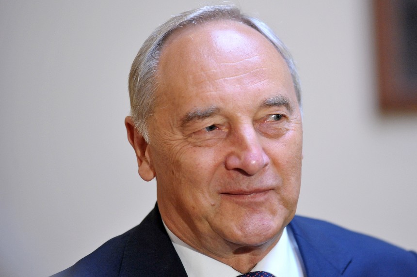 Prezidents Andris Bērziņš izsludina grozījumus pensiju likumā nra.lv