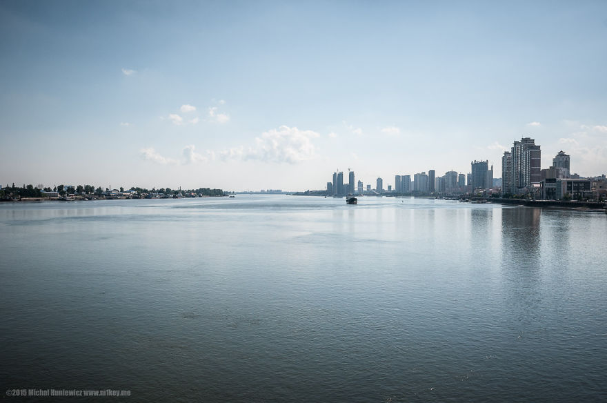 Salīdzinājumam: Ķīna un Ziemeļkoreja dienā