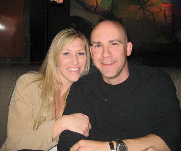 Losandželosas ugunsdzēsējs Marks uz muguras aiznesa drošībā savu sašauto svaini