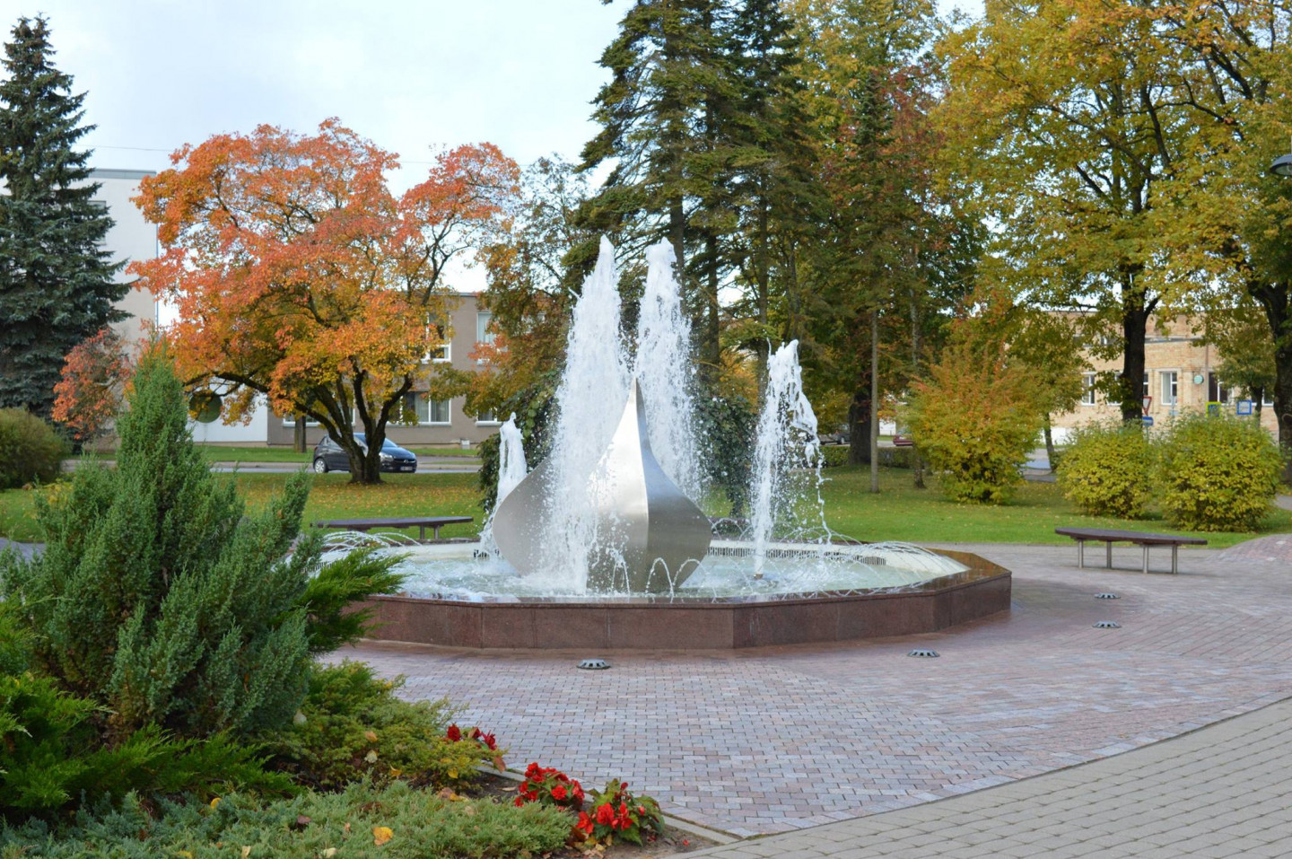 Centrālais skvērs ar strūklaku "Pakur, pakur..." Gulbenē