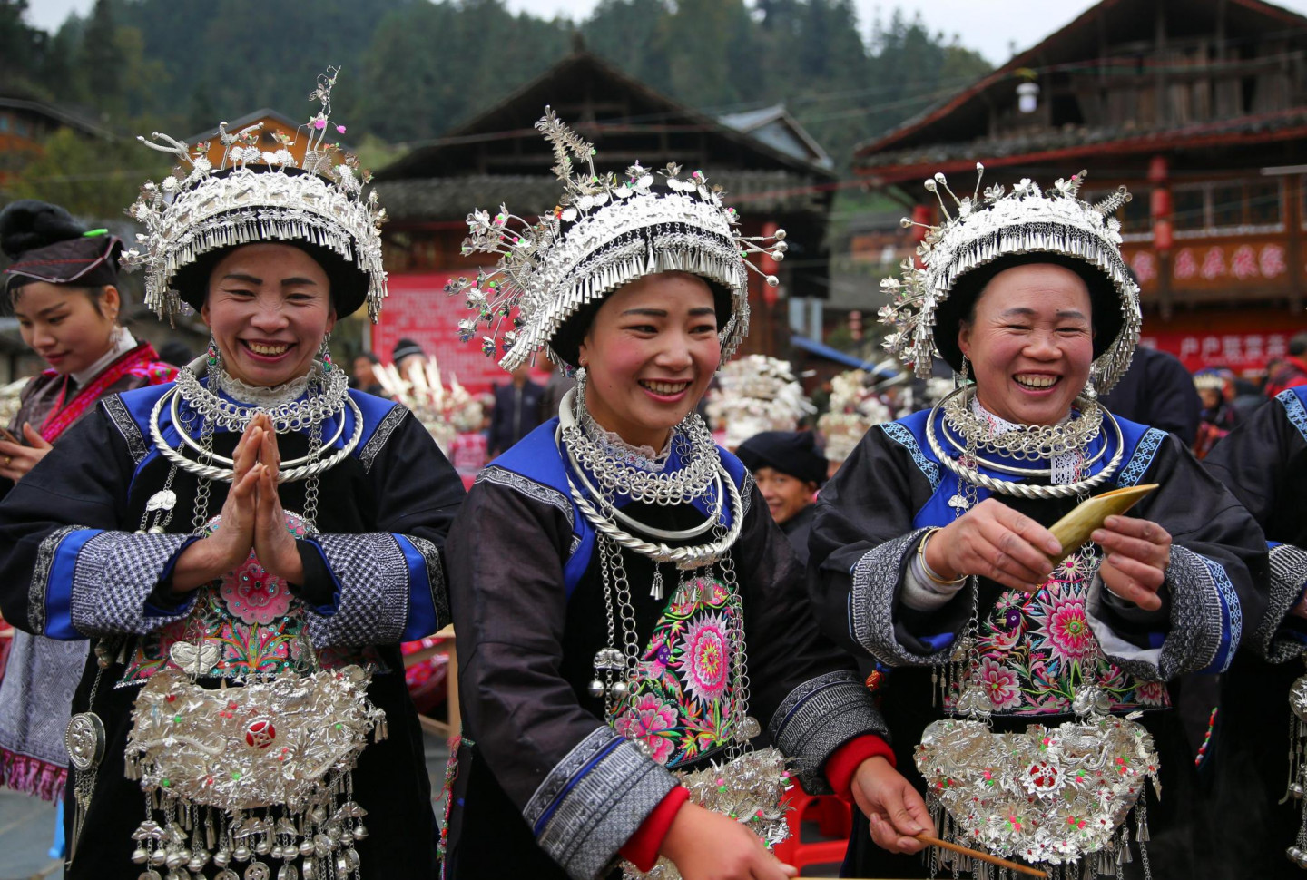 Ту китай народ. Народность мяо в китае. Народность хань в китае. Народ мяо китай. Ту китай народ.