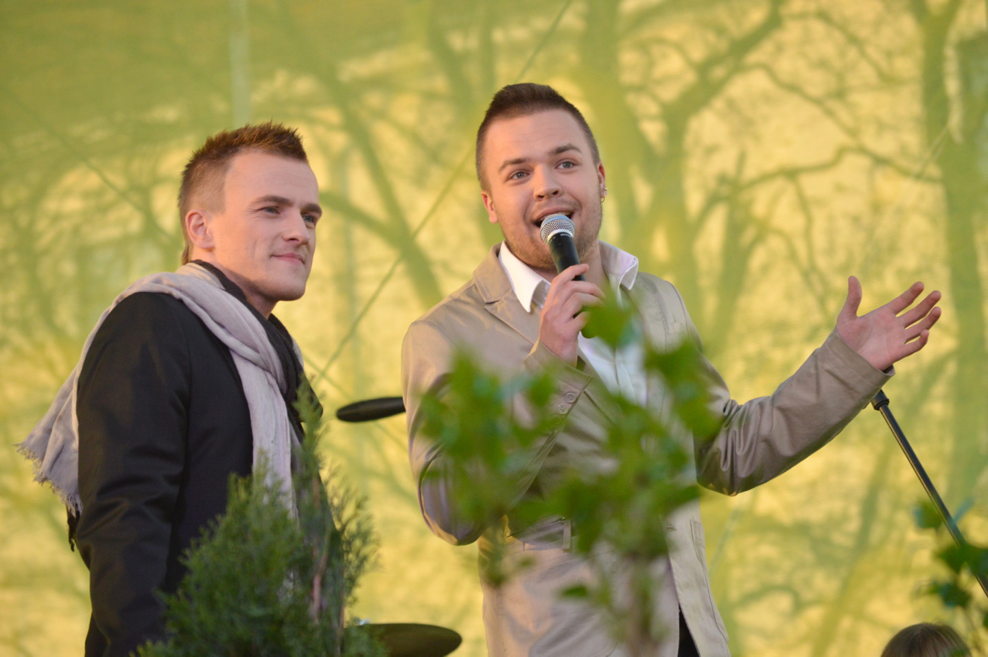 Valters kopā ar Kažu 2013. gada 4. maijā, Lielkoncertā "Samīļo Latviju jeb pavasarīgs dzimšanas dienas ceļojums"