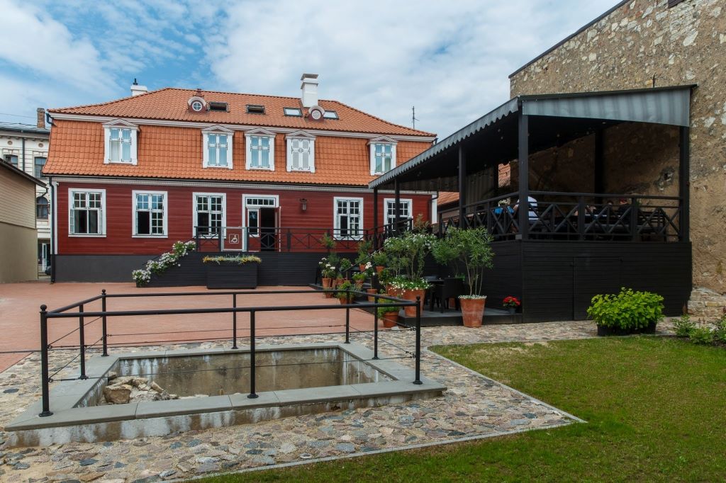 Pārbūve. Dzīvojamās mājas pārbūve ("Vanadziņa māja"). Adrese: Rīgas iela 15, Cēsis