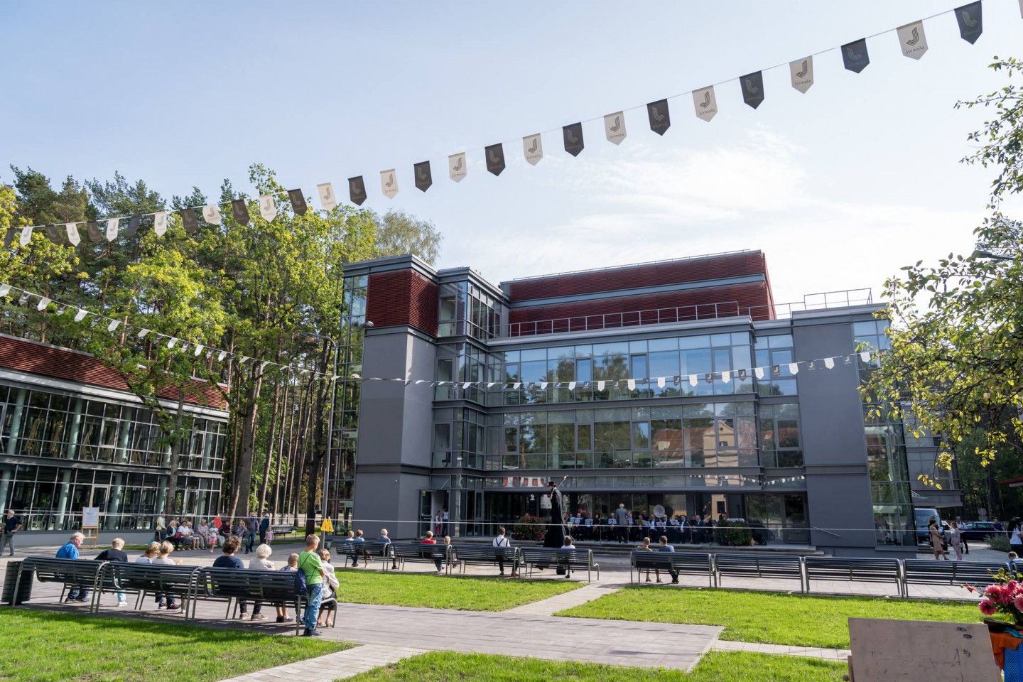 Publiskā jaunbūve. Dubultu kultūras un izglītības centrs. Jūrmalas mūzikas vidusskola (2.kārta), Adrese: Strēlnieku prospekts 30 k–1, Jūrmala