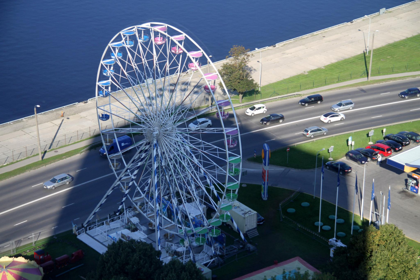 Panoramas Rats Riga Līdzās Uzvaras piemineklim grib būvēt panorāmas ratu; Rīgas dome meklē ...